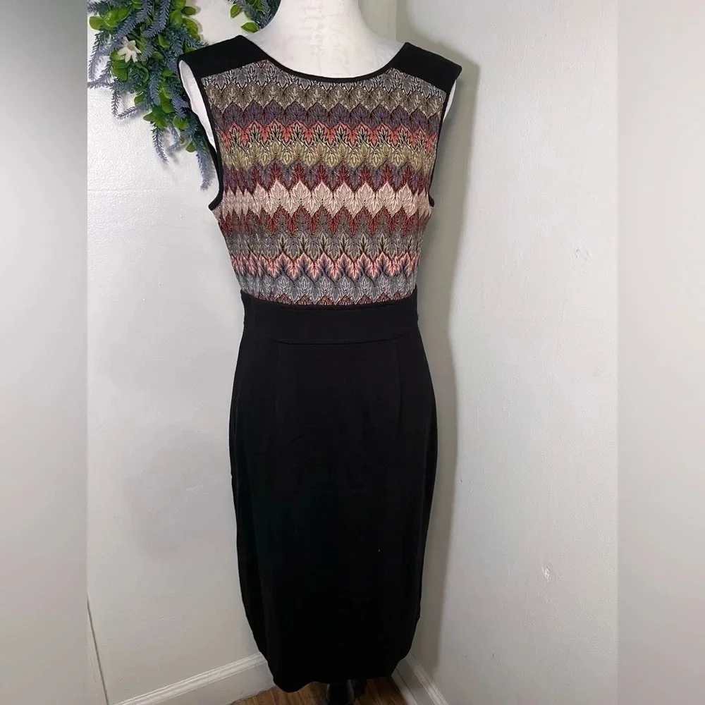 Maggy London, 10, black sleeveless‎ metallic embroidered geometric torso print
